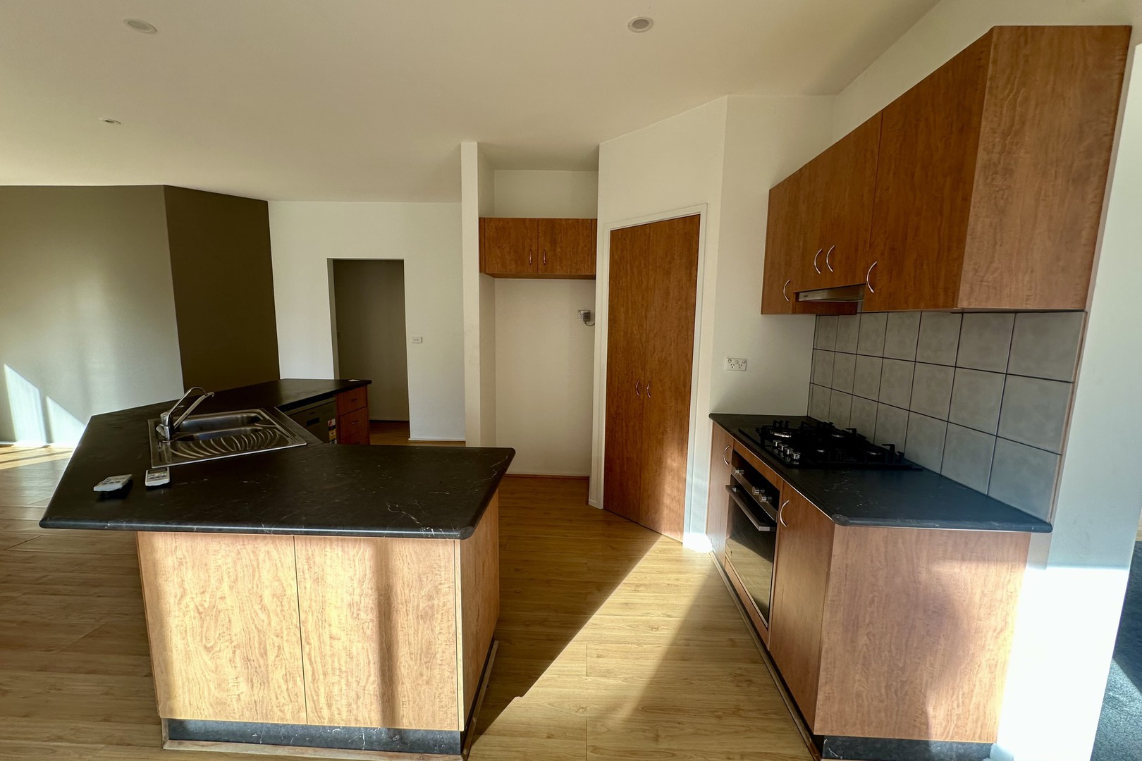 9 Morwell Gardens, Caroline Springs, VIC 3023 - Thumbnail 2 - 17/06/2025