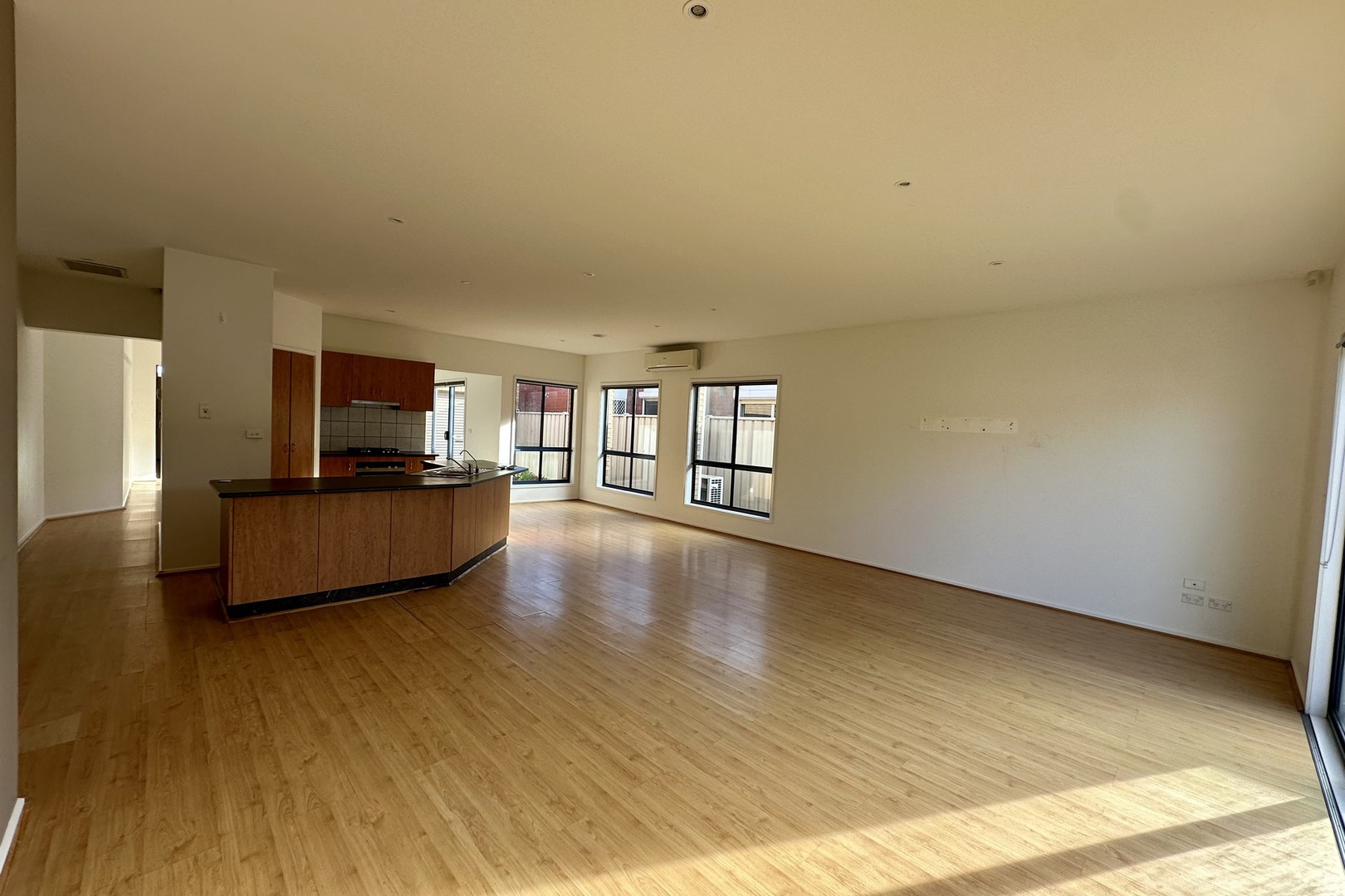 9 Morwell Gardens, Caroline Springs, VIC 3023, Caroline Springs - Thumbnail 4