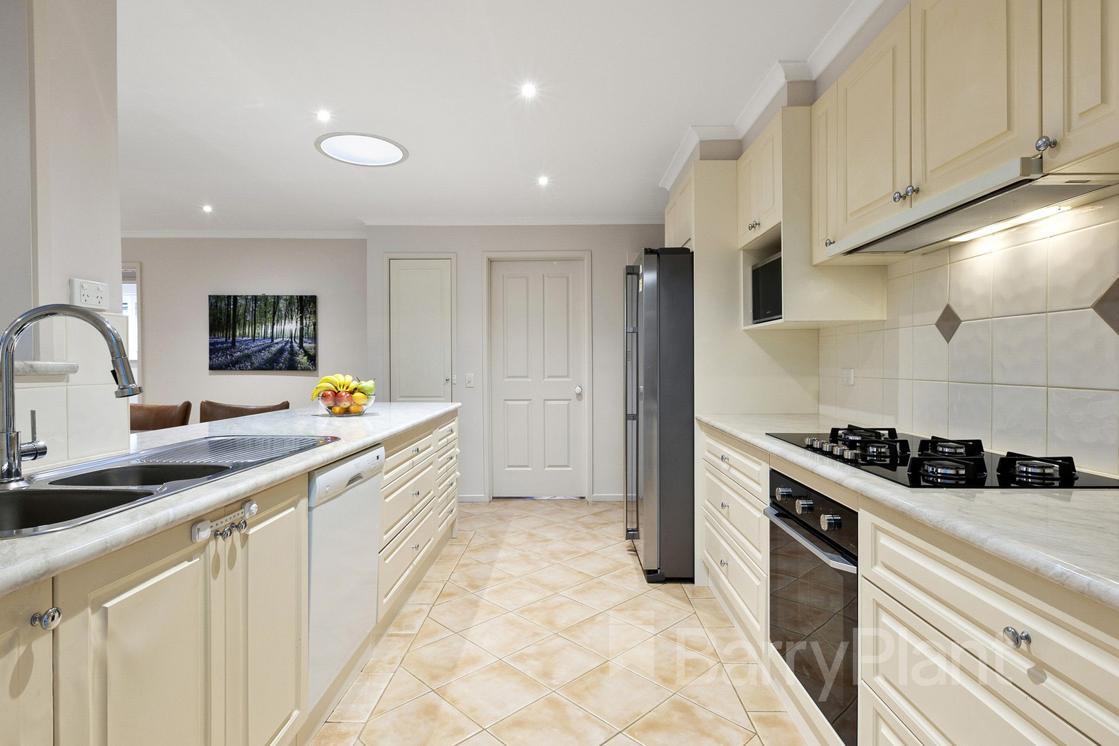 9 Newry Close, Wantirna South, VIC 3152, Wantirna South - Thumbnail 3