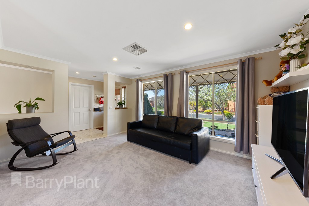 9 Northampton Crescent, Caroline Springs, VIC 3023 - Thumbnail 1 - 03/12/2021
