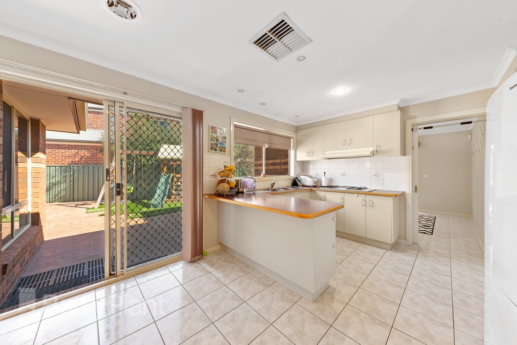 9 Northampton Crescent, Caroline Springs, VIC 3023 - Thumbnail 2 - 03/12/2021