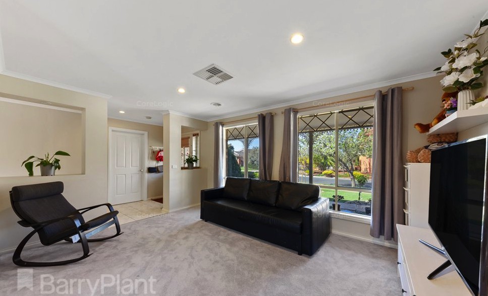 9 Northampton Crescent, Caroline Springs, VIC 3023, Caroline Springs - Thumbnail 3