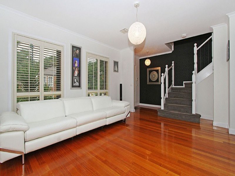 9 Oakden Drive, Bundoora, VIC 3083 - Thumbnail 1 - 22/02/2016