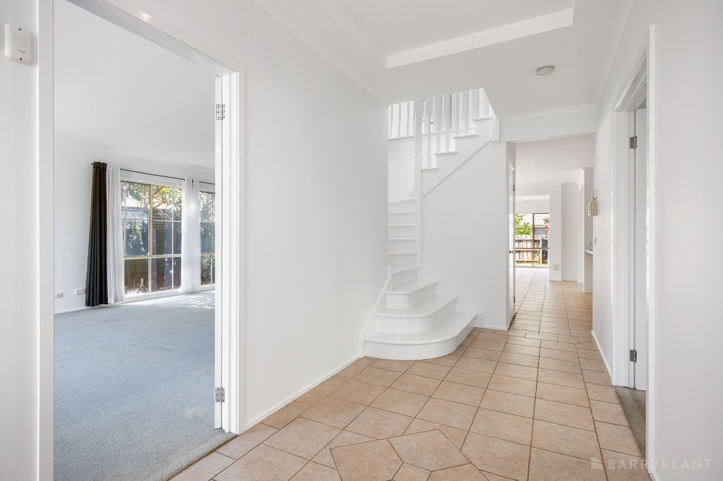9 Oregon Court, Narre Warren South, VIC 3805, Narre Warren South - Thumbnail 2
