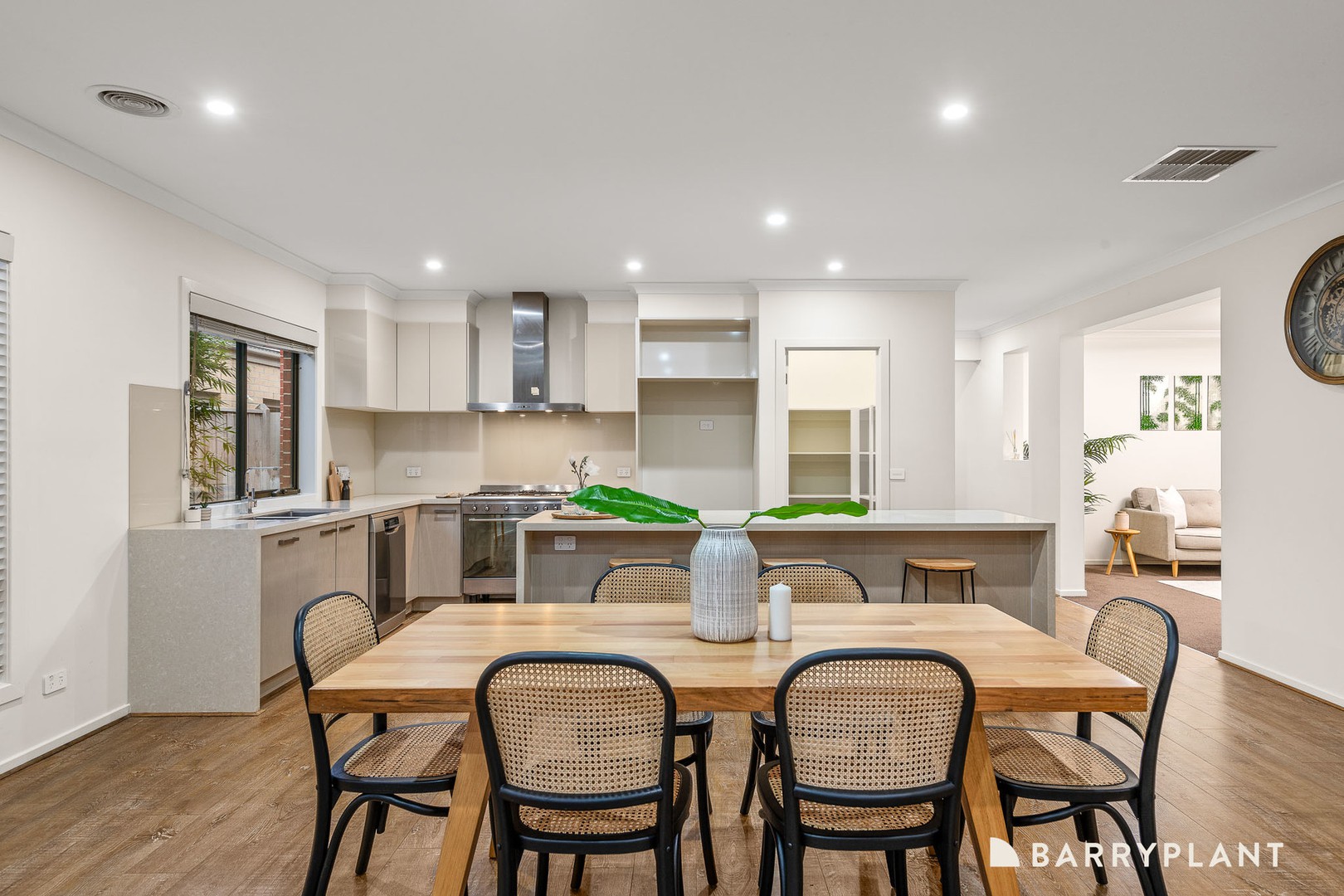 9 Orpington Drive, Clyde North, VIC 3978, Clyde North - Thumbnail 7
