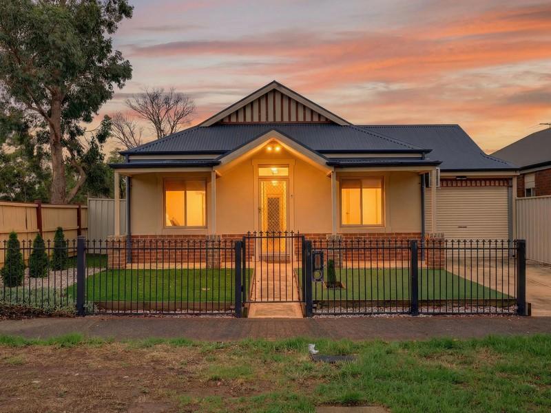 9 Palfrey Green, Caroline Springs, VIC 3023 - Image - 06/03/2026