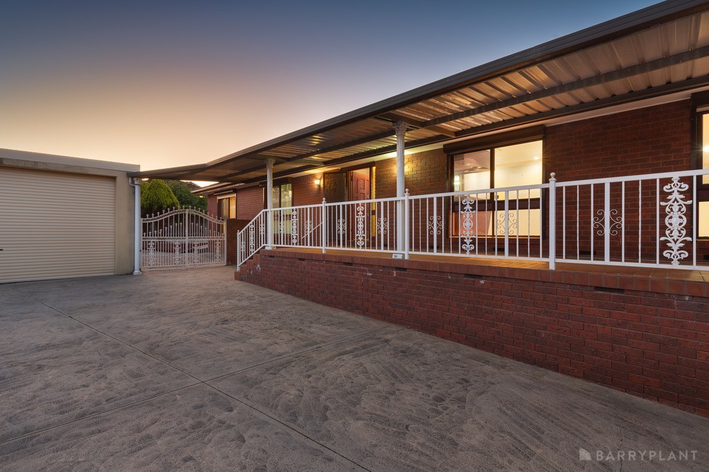 9 Peckover Court, Endeavour Hills, VIC 3802 - Thumbnail 2 - 02/08/2024