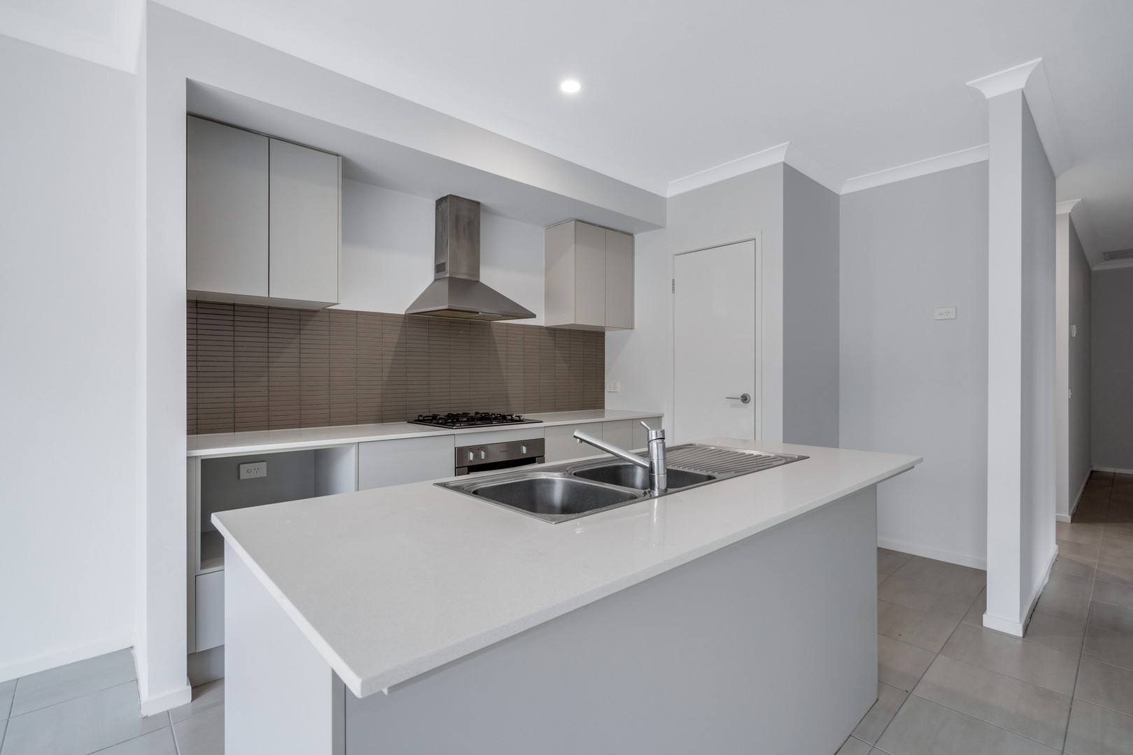 9 Pembury Street, Craigieburn, VIC 3064, Craigieburn - Thumbnail 2