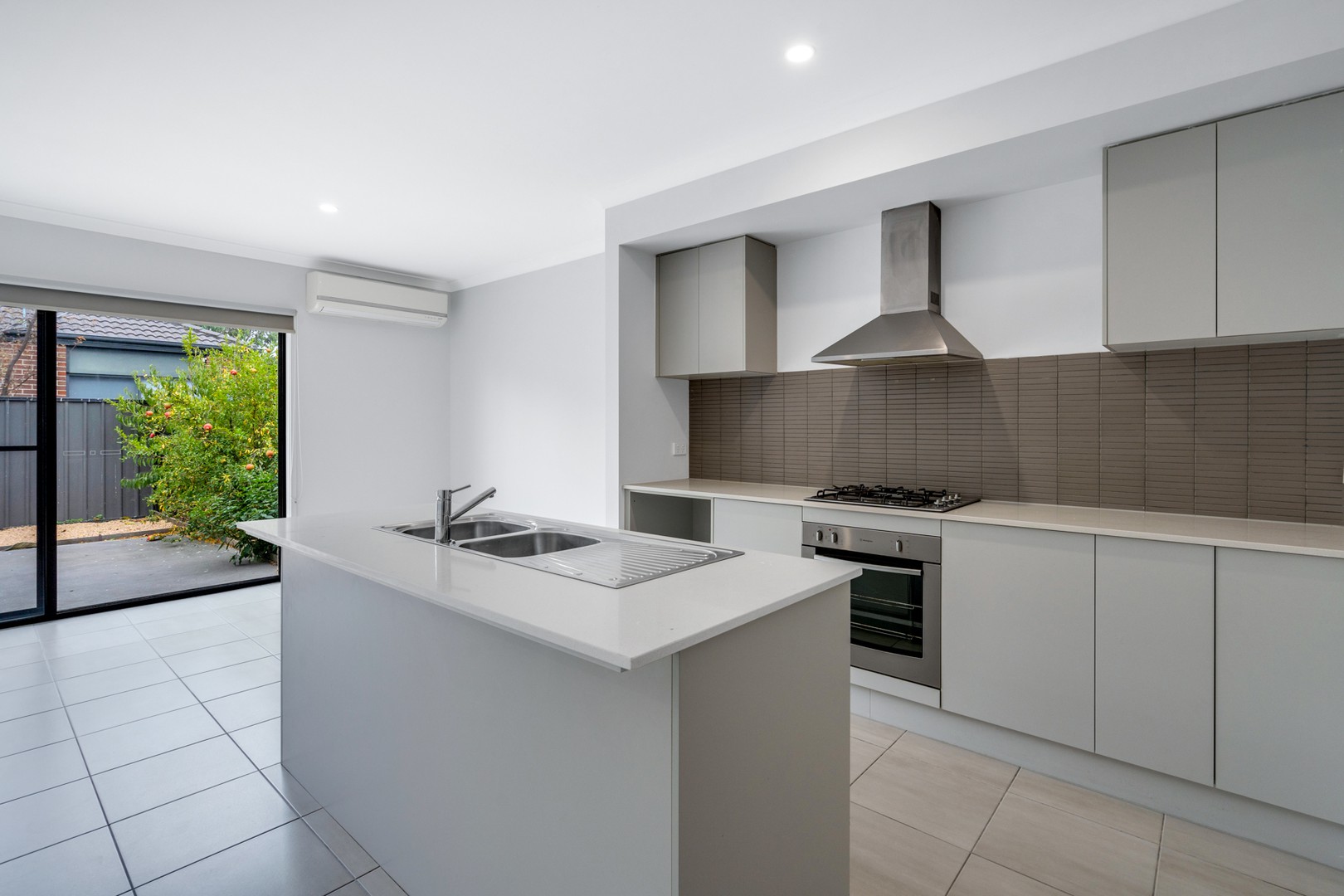 9 Pembury Street, Craigieburn, VIC 3064, Craigieburn - Thumbnail 3
