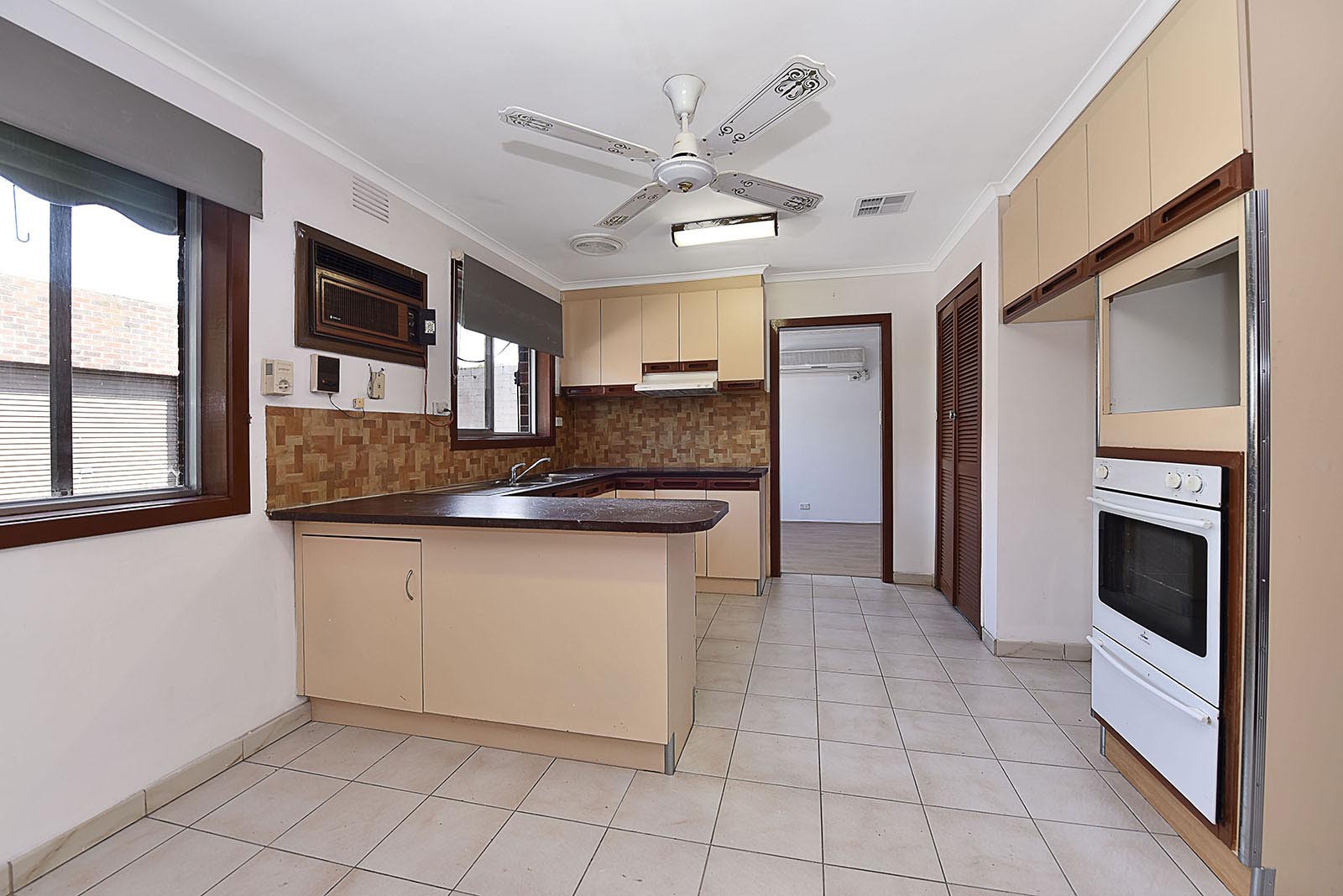 9 Plumpton Ave, Craigieburn, VIC 3064, Craigieburn - Thumbnail 3