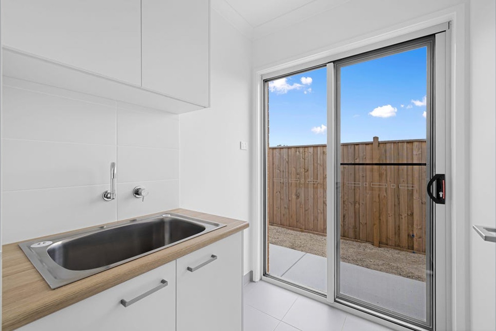 9 Regis Avenue, Warragul, VIC 3820 - Thumbnail 2 - 07/10/2026