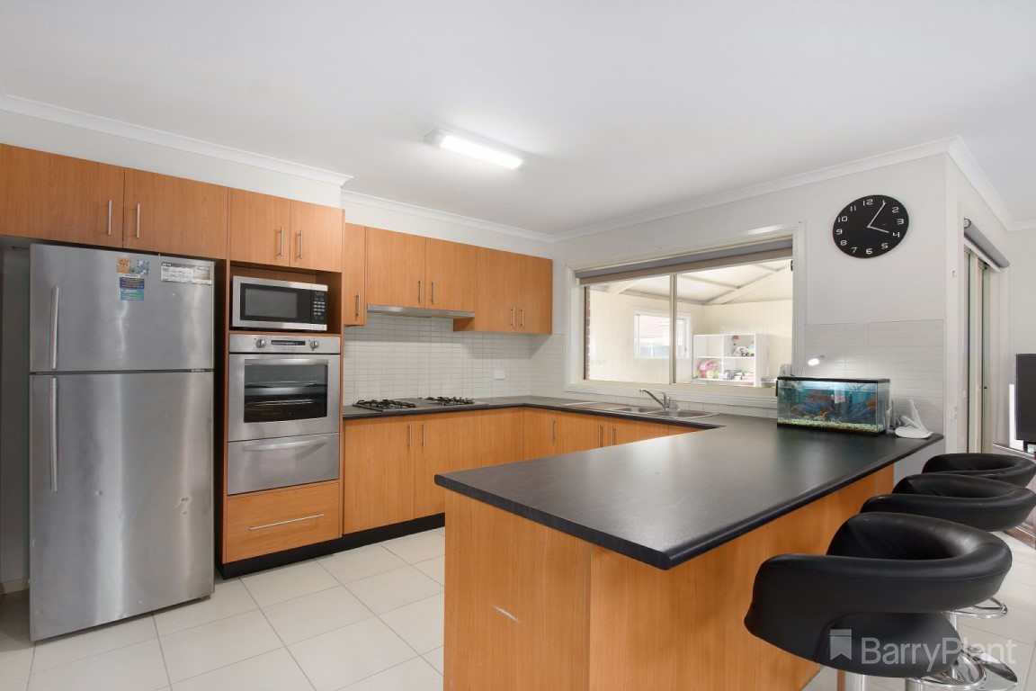 9 River Red Grove, Pakenham, VIC 3810 - Thumbnail 2 - 22/04/2022