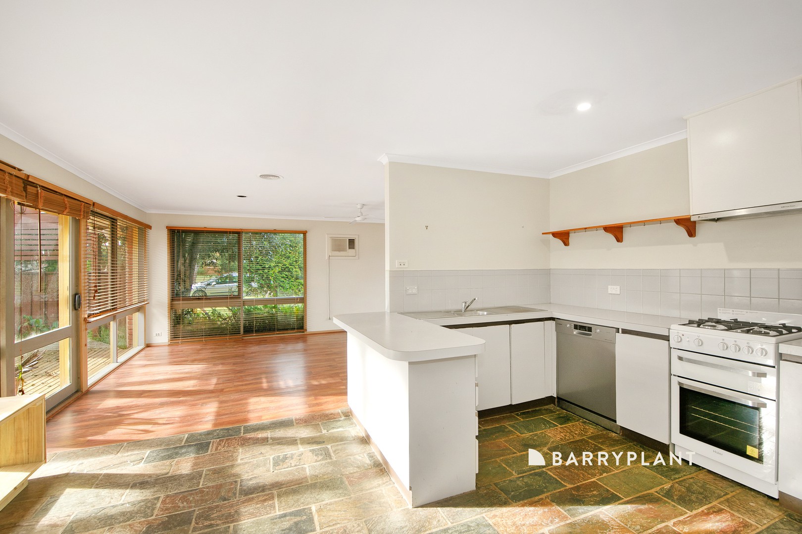 9 Rosemont Drive, Narre Warren, VIC 3805, Narre Warren - Thumbnail 6