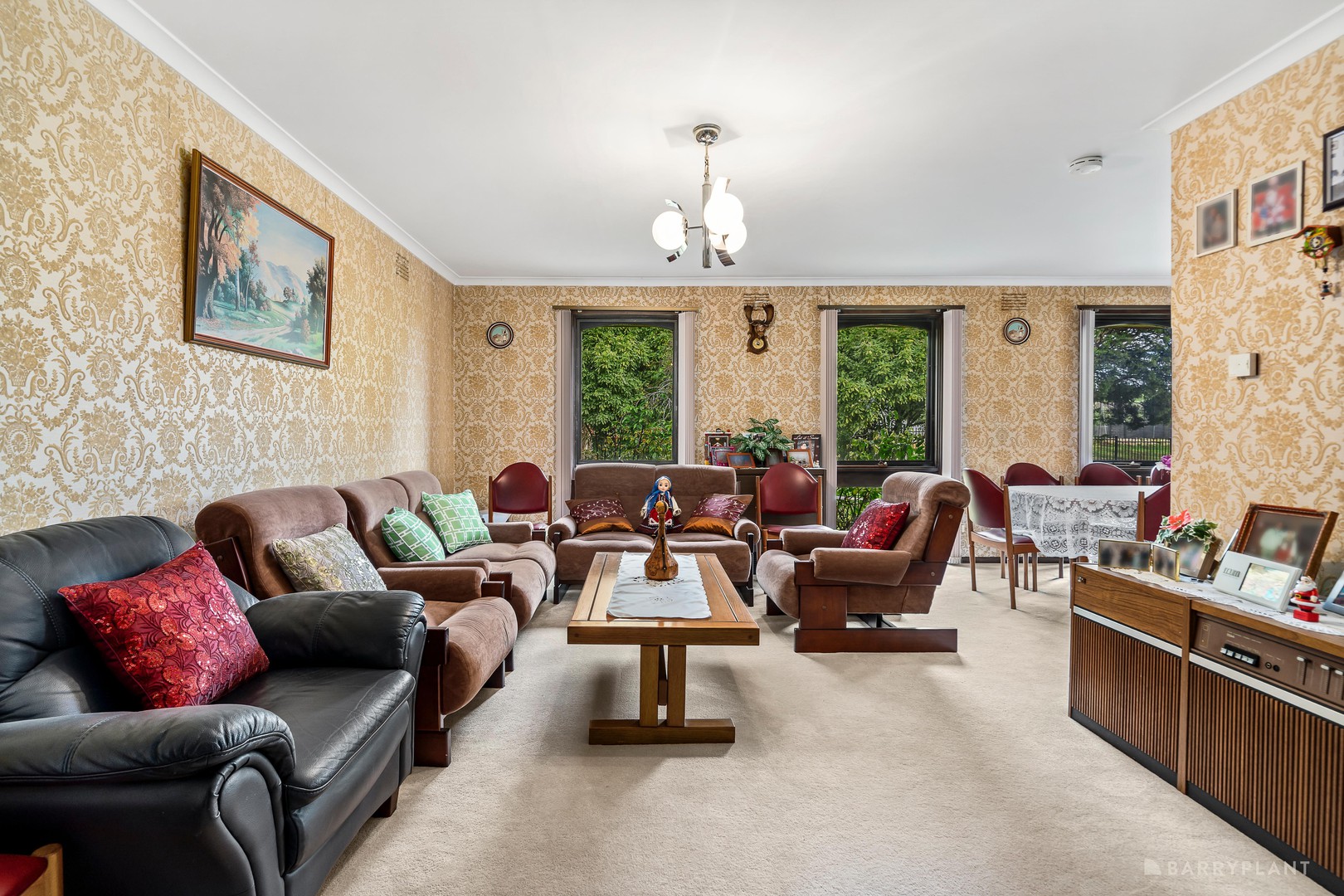 9 Sandhurst Avenue, Doncaster East, VIC 3109 - Thumbnail 2 - 28/10/2025
