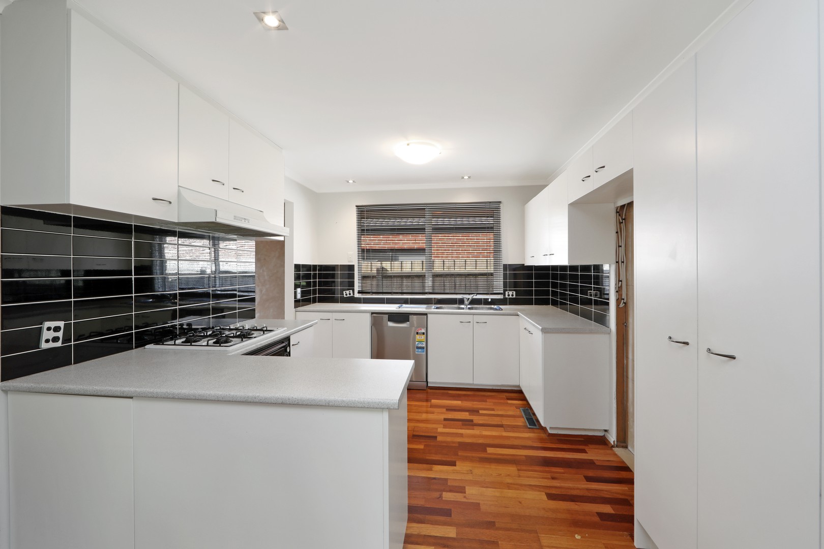 9 Snowgum Close, Rowville, VIC 3178, Rowville - Thumbnail 3