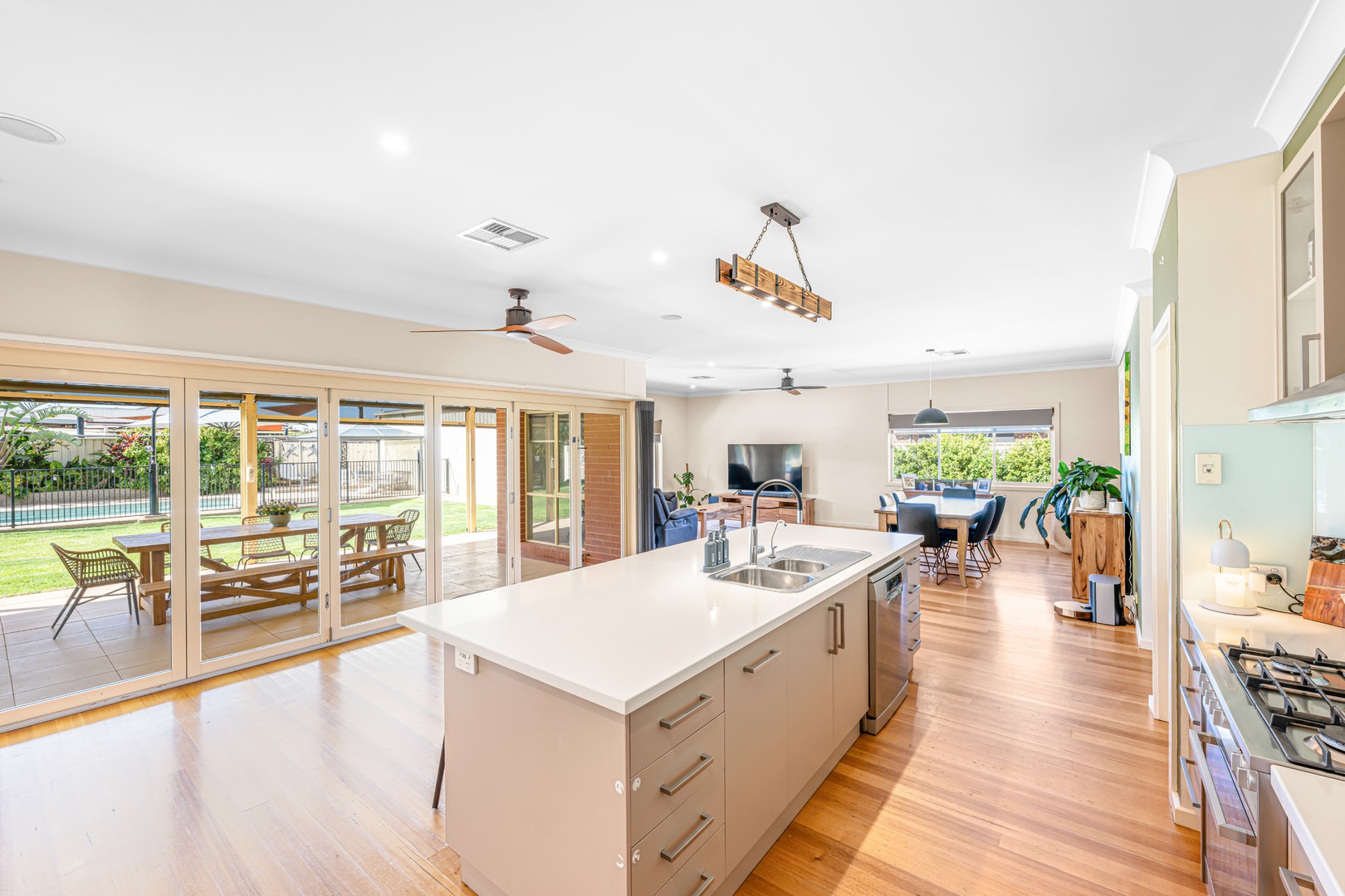 9 Summer Drive, Buronga, NSW 2739, Buronga - Thumbnail 3