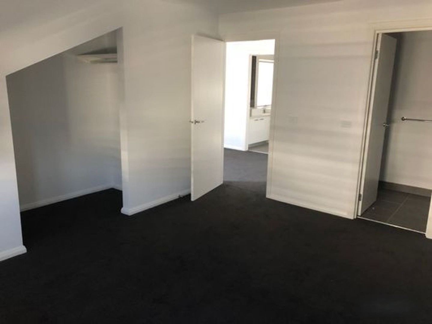 9 Sunshine Court, Hampton Park, VIC 3976 - Thumbnail 2 - 29/09/2026