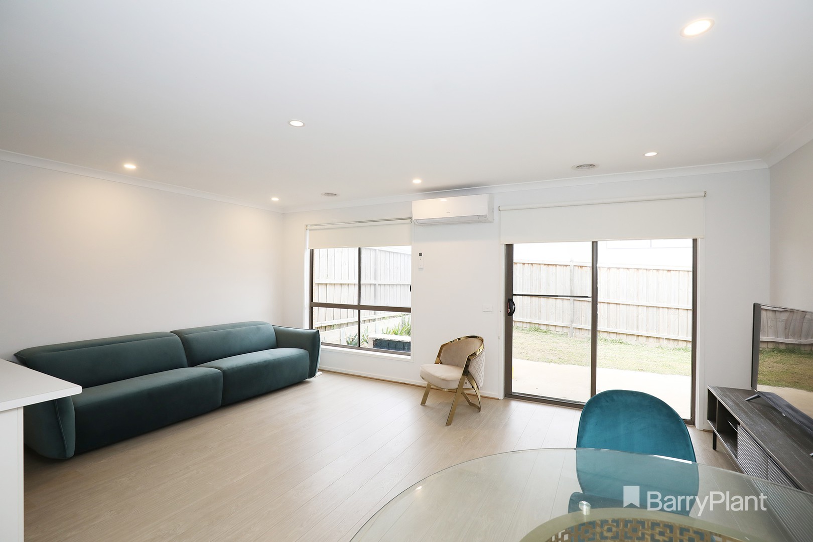 9 Swindale Way, Clyde North, VIC 3978, Clyde North - Thumbnail 3