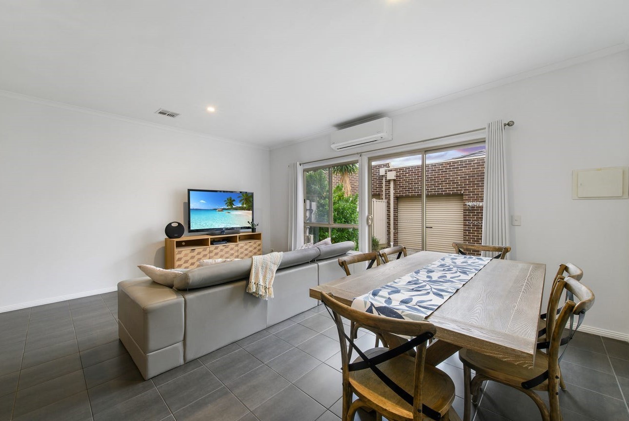 9 The Entrance, Caroline Springs, VIC 3023, Caroline Springs - Thumbnail 2