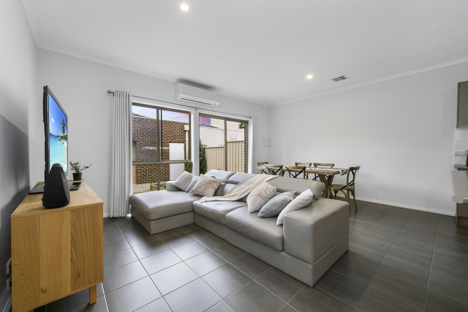 9 The Entrance, Caroline Springs, VIC 3023, Caroline Springs - Thumbnail 3