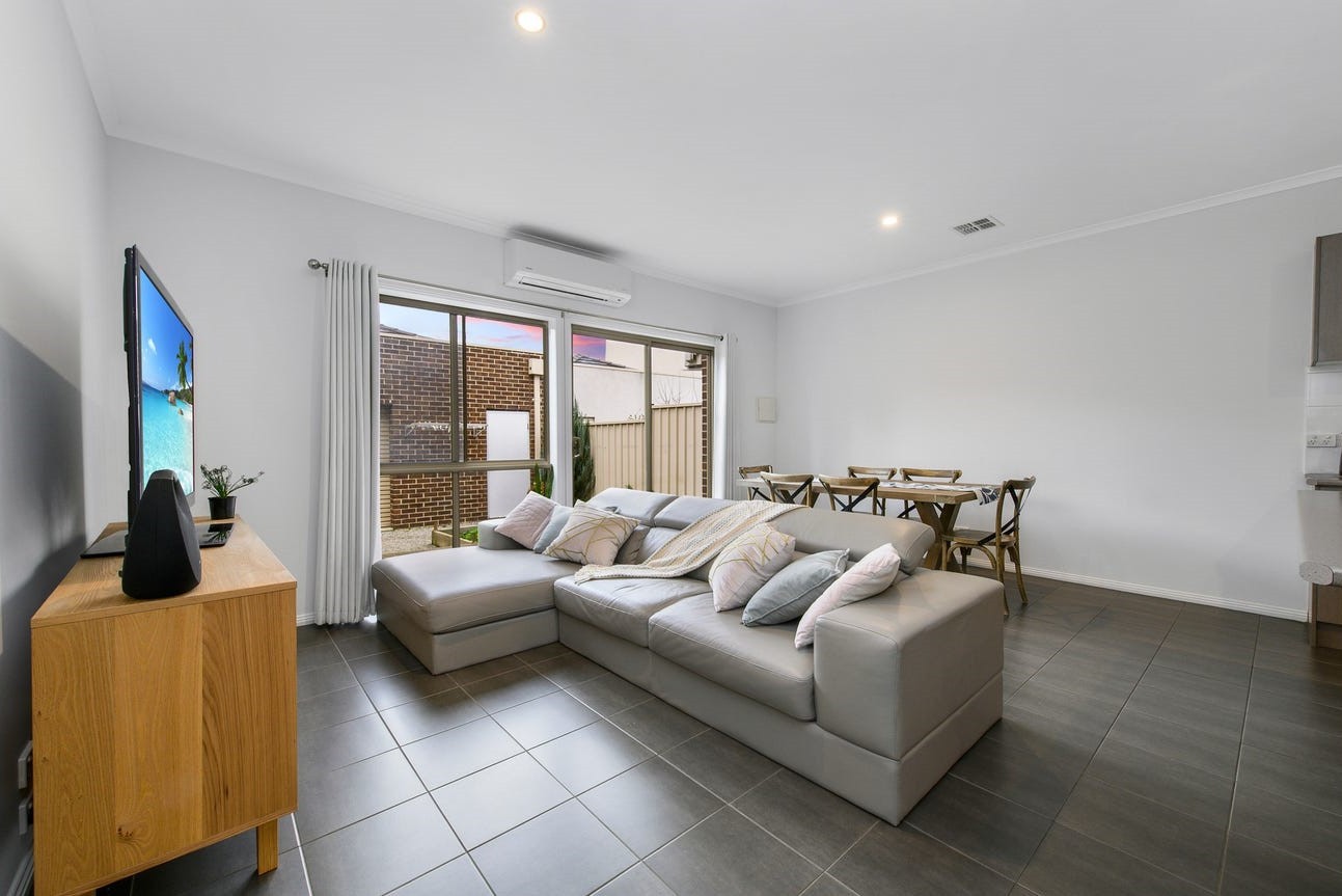 9 The Entrance, Caroline Springs, VIC 3023, Caroline Springs - Thumbnail 3