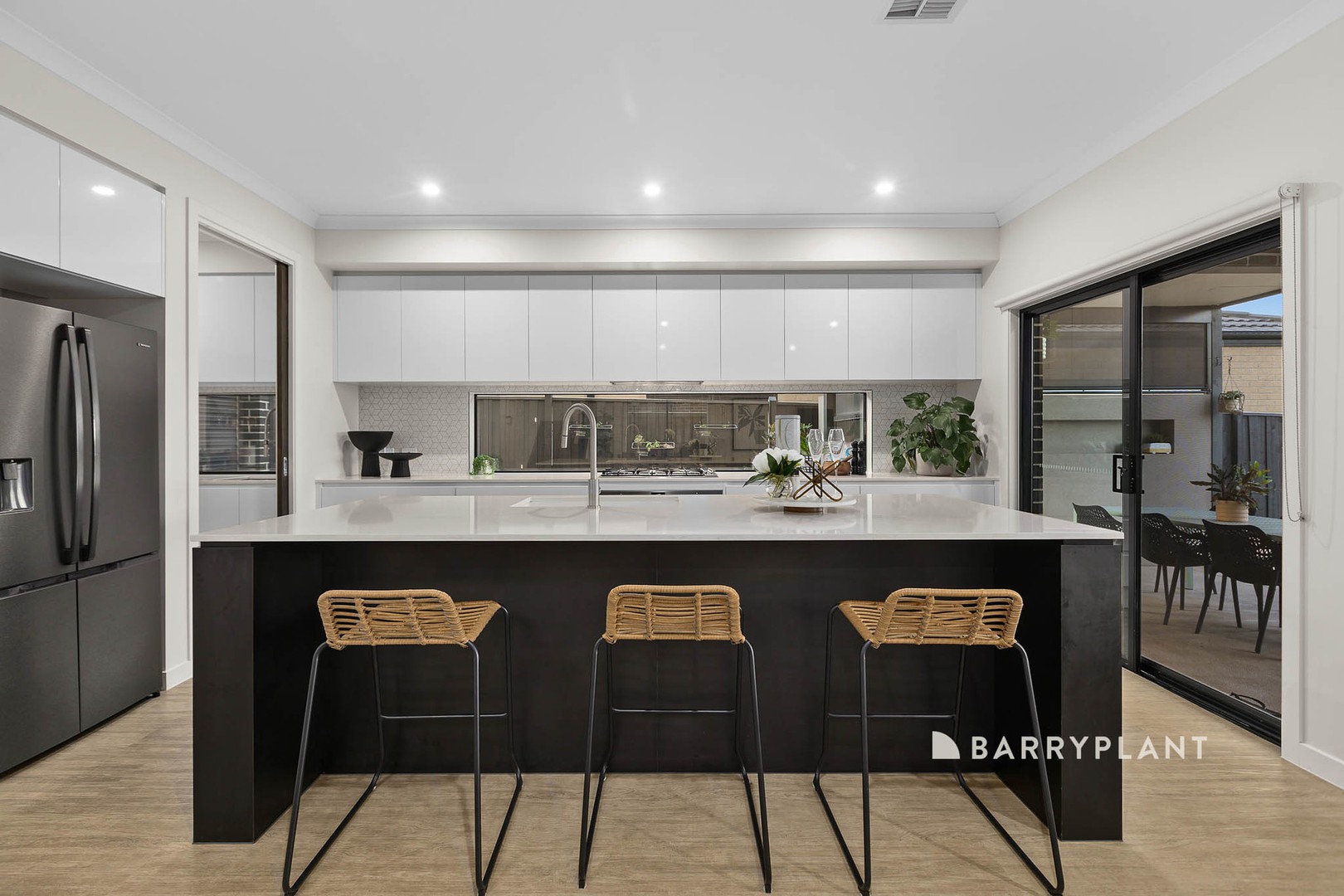 9 Vermillion Drive, Clyde North, VIC 3978, Clyde North - Thumbnail 2