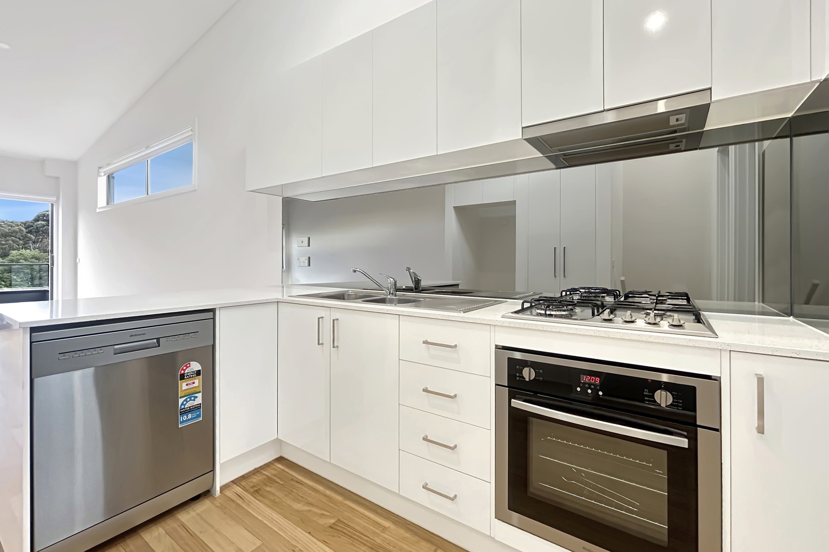 9 Voltage Walk, Bundoora, VIC 3083 - Thumbnail 2 - 13/11/2025