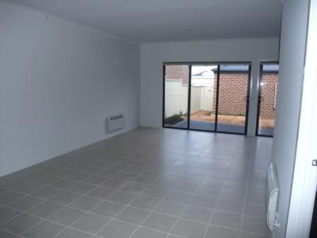 90 Boardwalk Boulevard, Point Cook, VIC 3030, Point Cook - Thumbnail 3