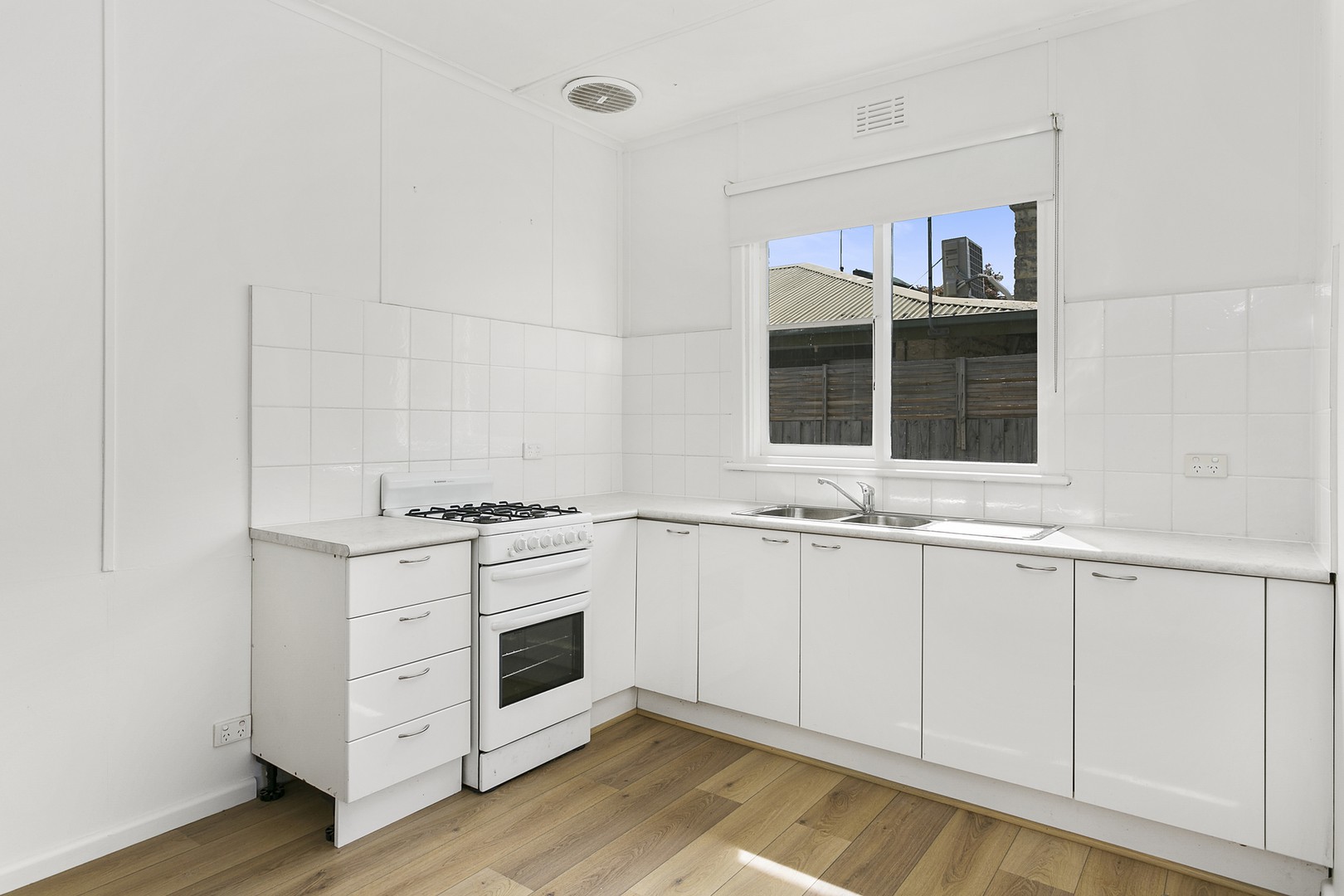 90 Fourth Avenue, Rosebud, VIC 3939, Rosebud - Thumbnail 6