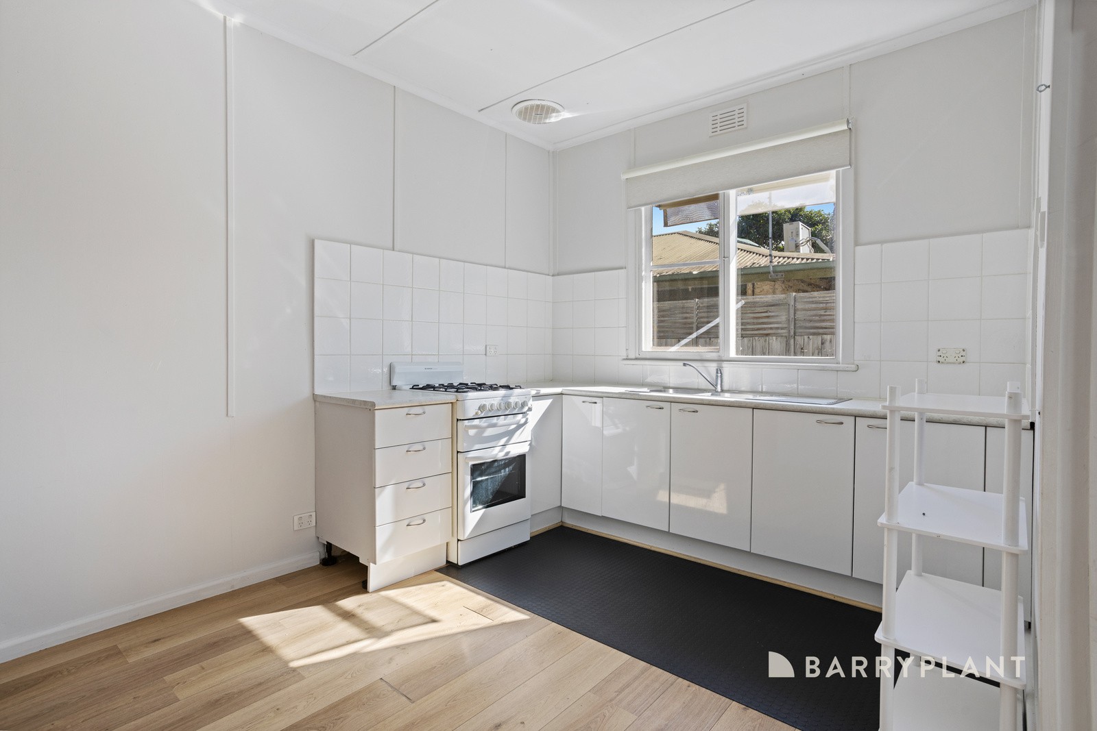 90 Fourth Avenue, Rosebud, VIC 3939 - Thumbnail 2 - 16/04/2026