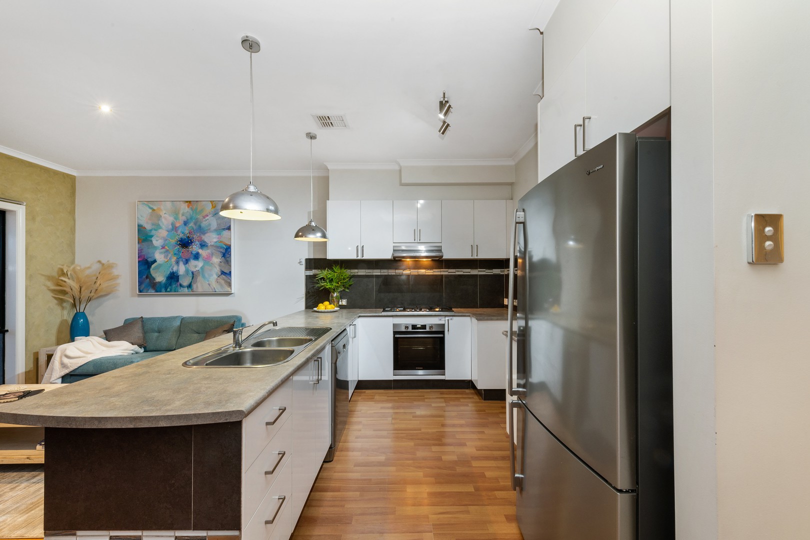 90 Jindabyne Avenue, Taylors Hill, VIC 3037, Taylors Hill - Thumbnail 3