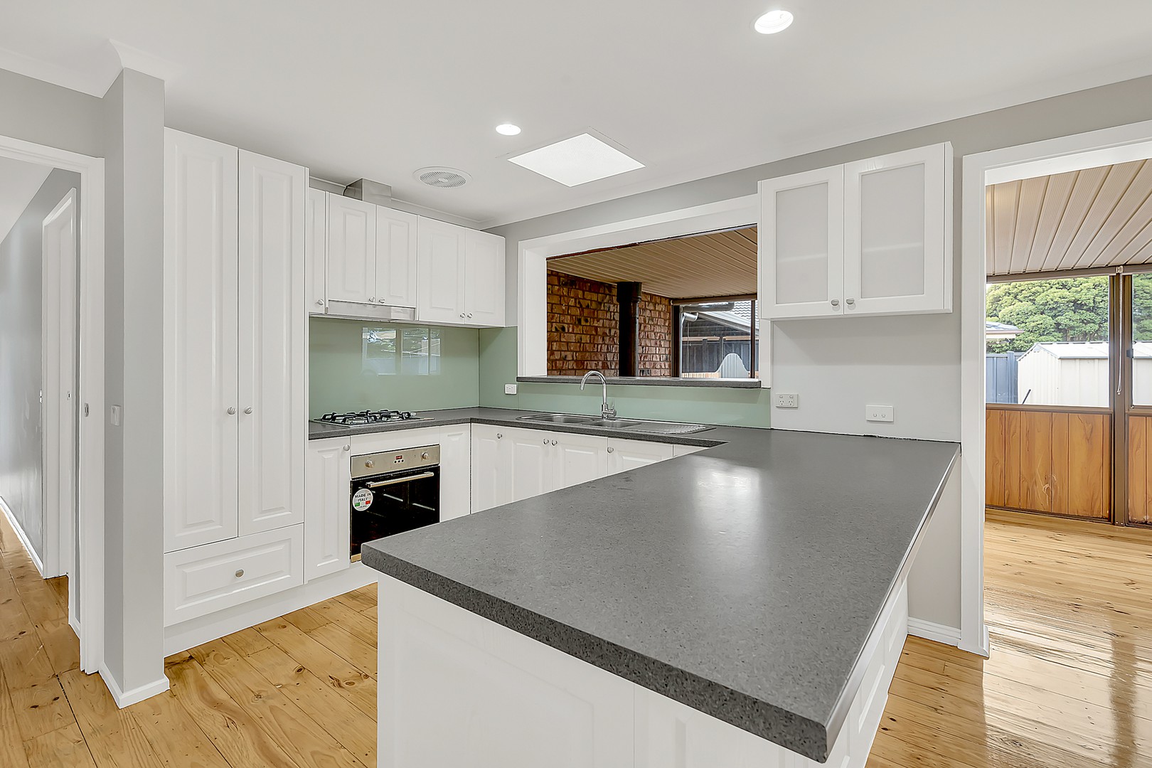 90 Langdon CrescentCraigieburn, VIC 3064, Craigieburn - Thumbnail 5
