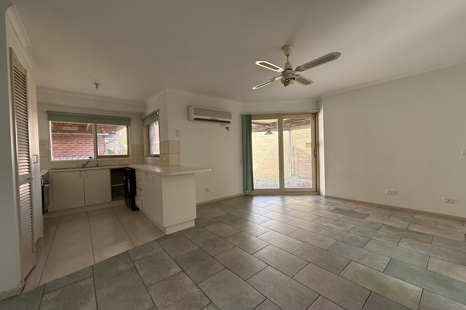 90 Yarcombe Crescent, Craigieburn, VIC 3064 - Thumbnail 1 - 05/02/2026