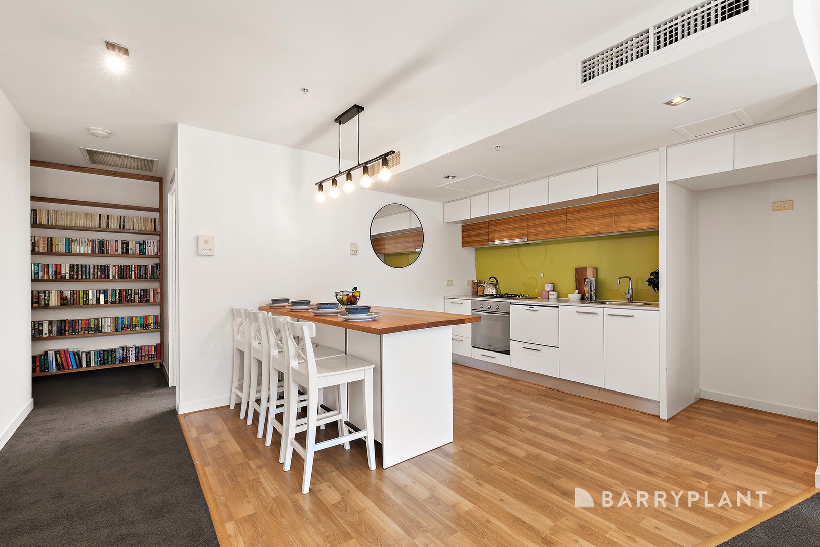 913/100 Harbour Esplanade, Docklands, VIC 3008 - Thumbnail 2 - 05/12/2023