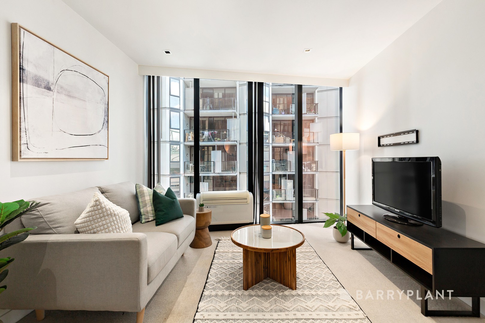 916/677 La Trobe Street, Docklands, VIC 3008 - Thumbnail 2 - 10/10/2025