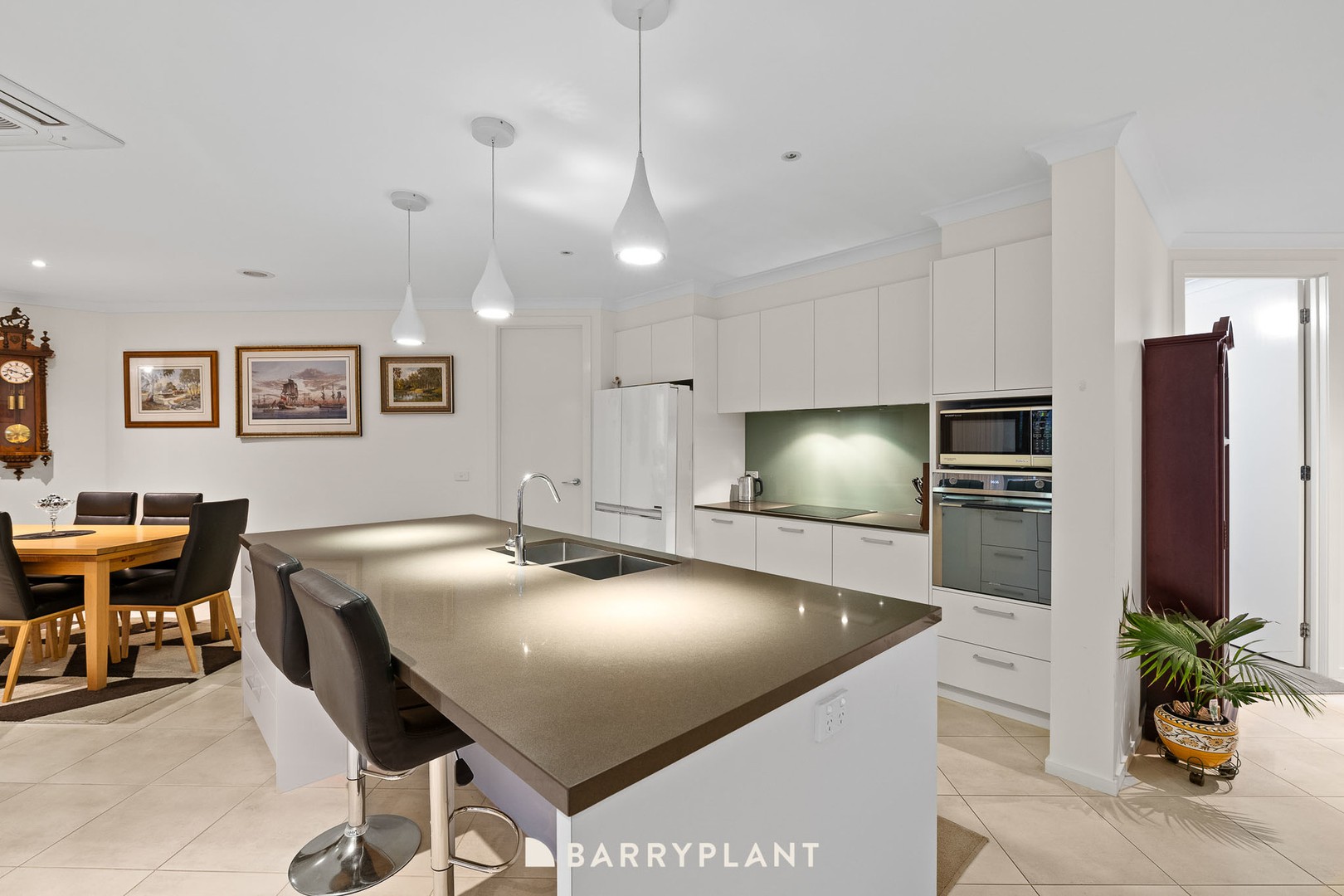 92 Bernly Boulevard, Berwick, VIC 3806 - Thumbnail 2 - 21/11/2023