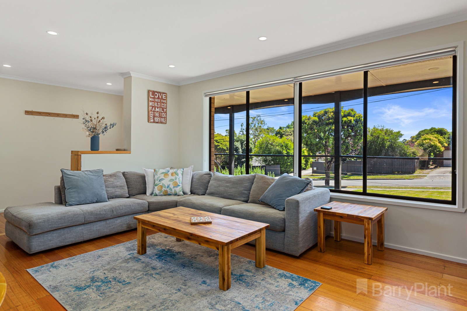 92 Hawthory Road, Kilsyth, VIC 3137, Kilsyth - Thumbnail 2