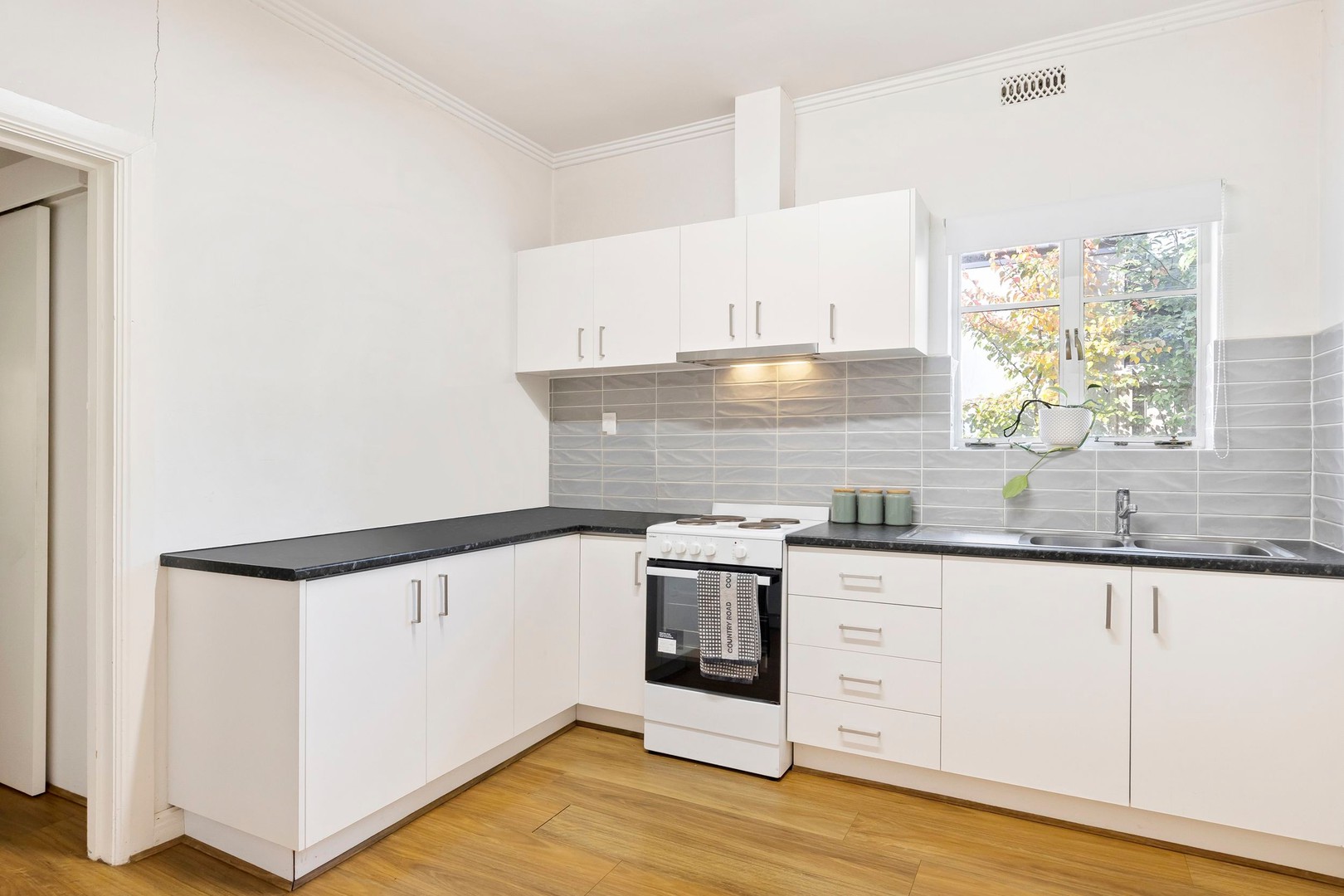 92 Hotham Road, Niddrie, VIC 3042, Niddrie - Thumbnail 3