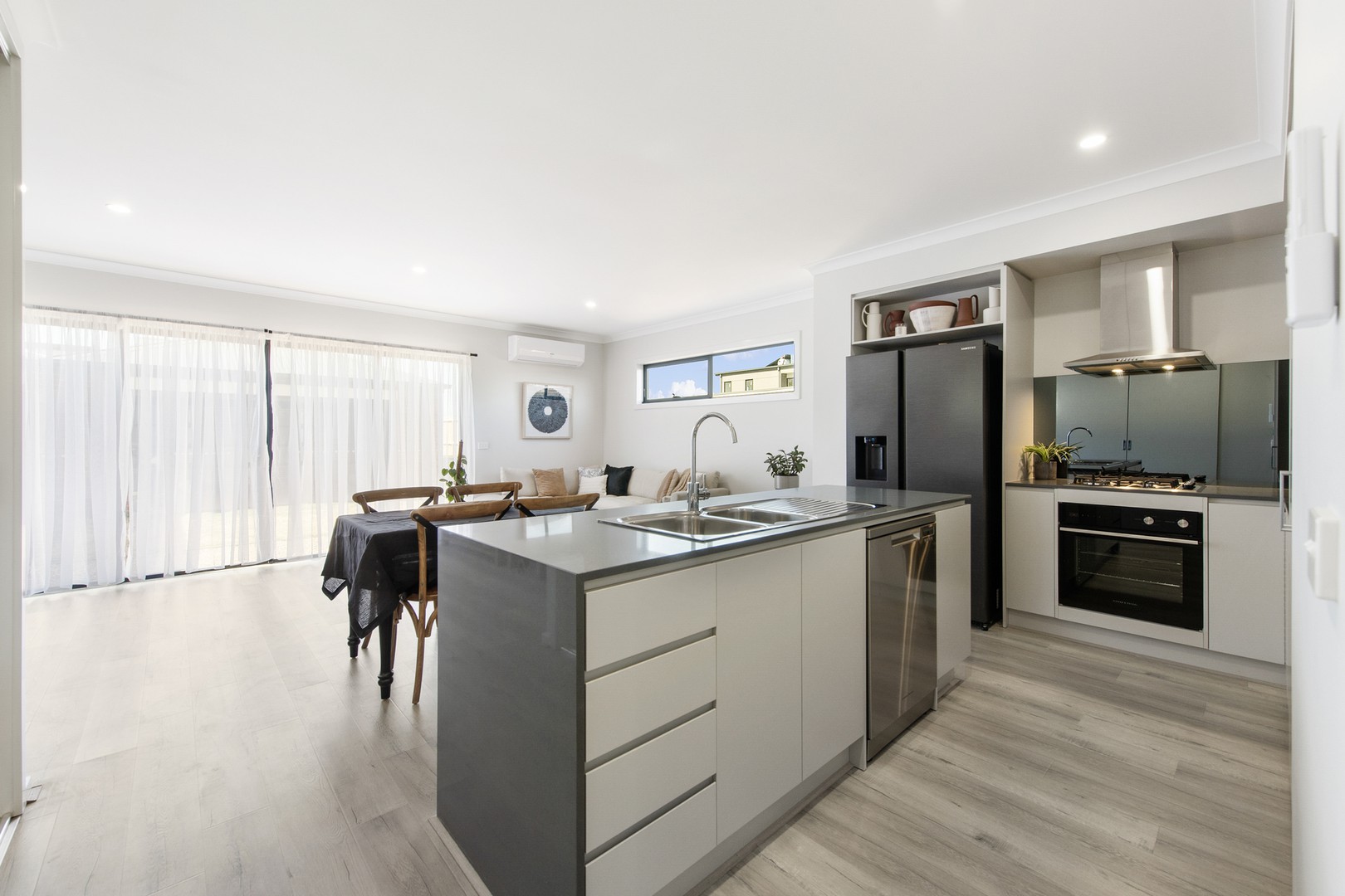 92 Merindah Boulevard, Deanside, VIC 3336, Deanside - Thumbnail 4