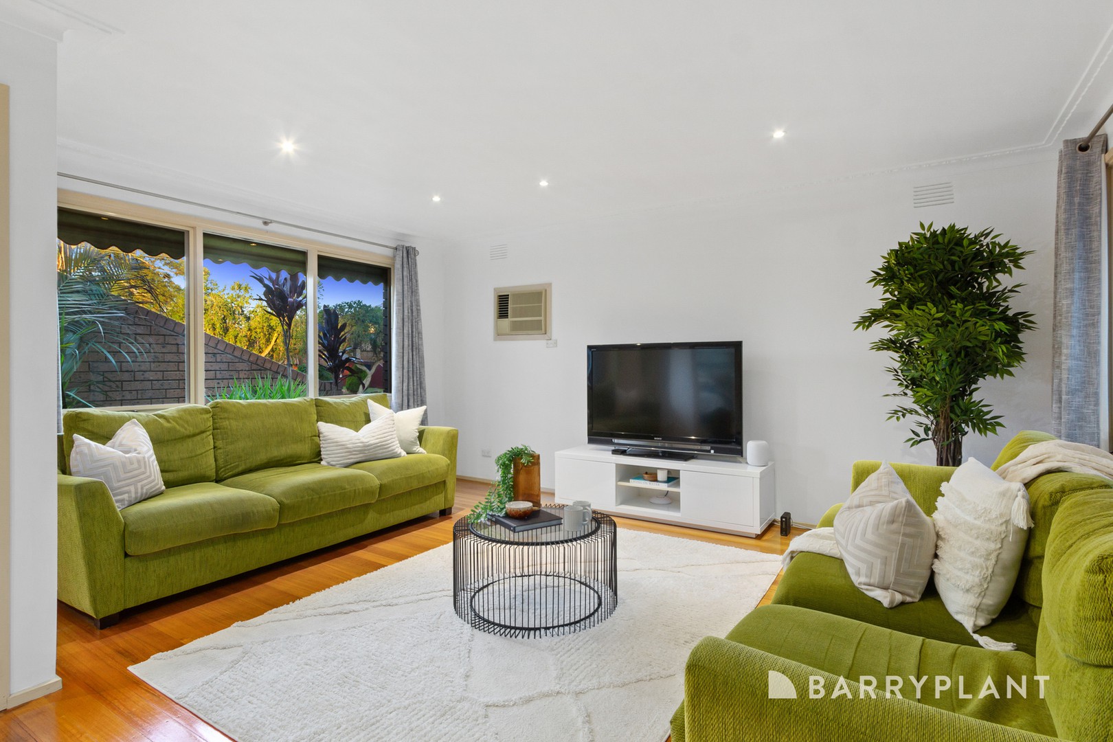 92 Rachelle Drive, Wantirna, VIC 3152, Wantirna - Thumbnail 2