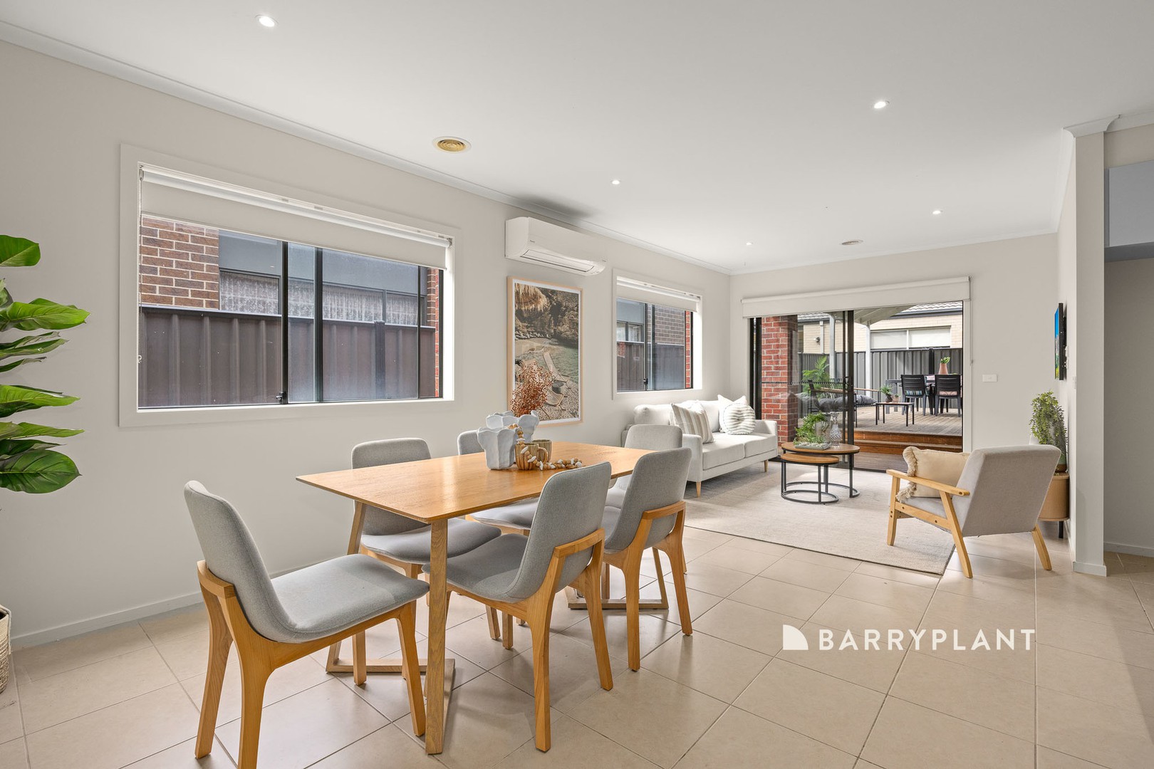 93 Selandra Boulevard, Clyde North, VIC 3978, Clyde North - Thumbnail 4