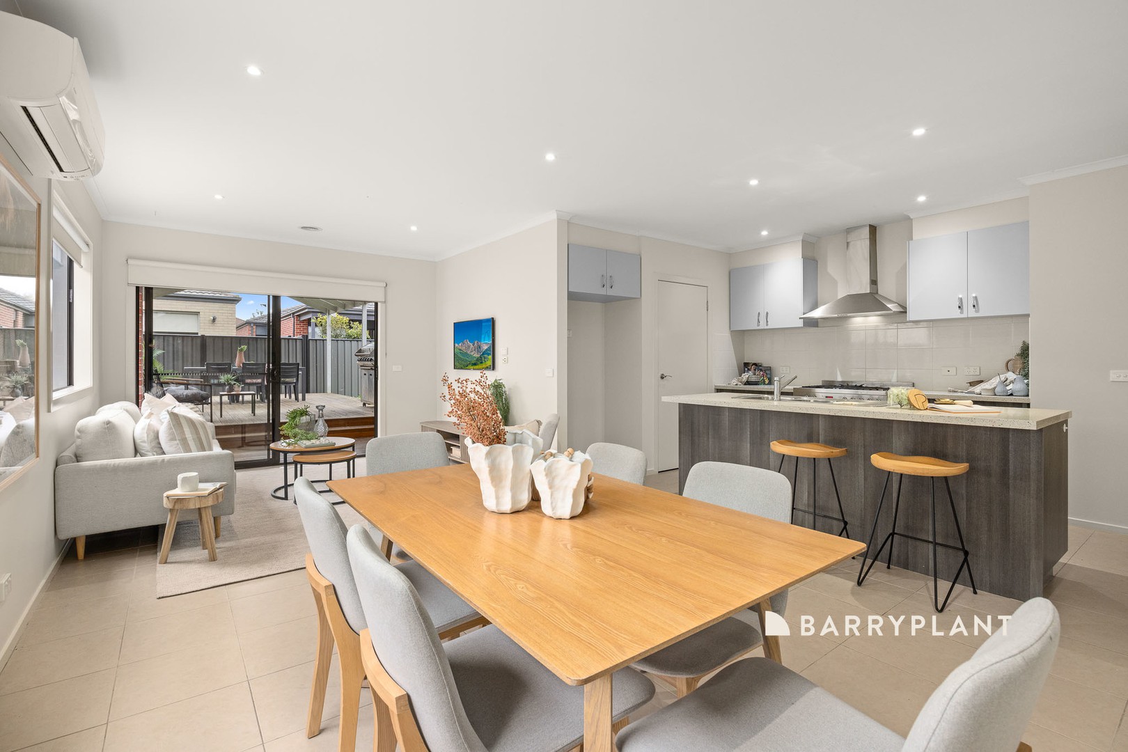 93 Selandra Boulevard, Clyde North, VIC 3978, Clyde North - Thumbnail 6