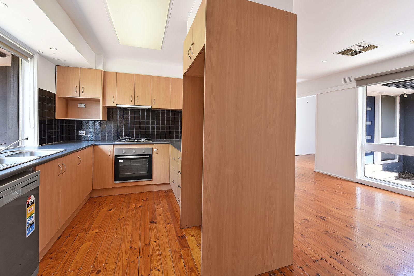 93 Sterling Dr, Keilor East, VIC 3033 - Thumbnail 2 - 20/02/2026