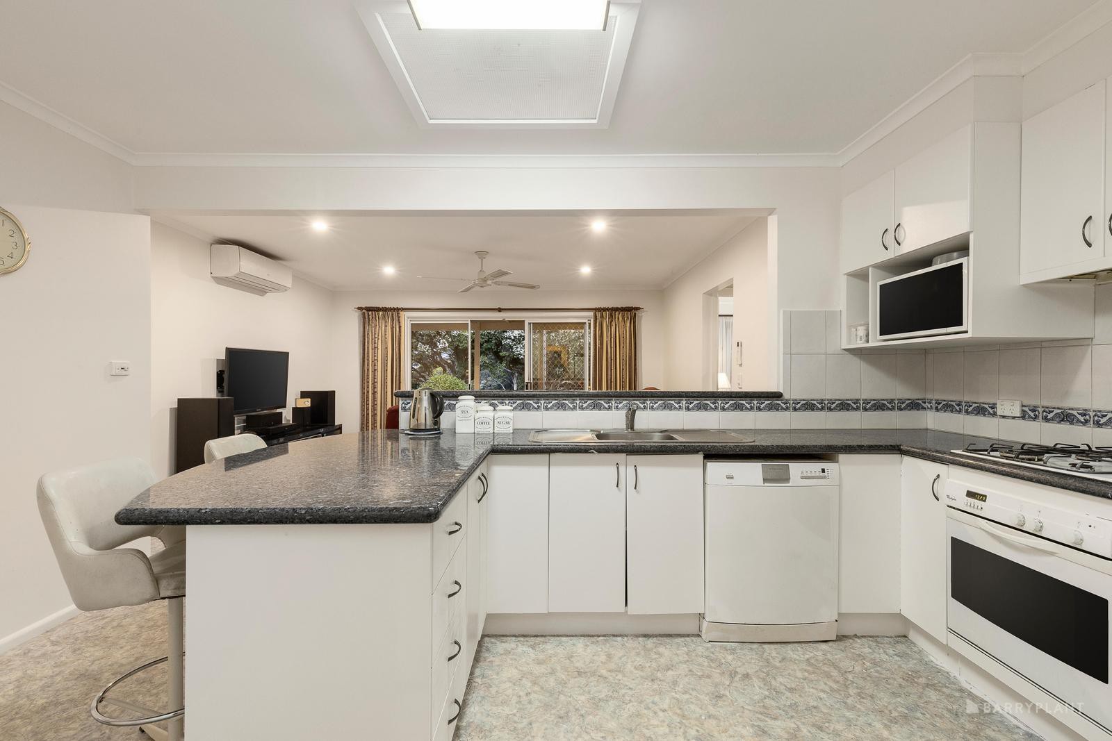 94 Koonung Road, Blackburn North, VIC 3130, Blackburn North - Thumbnail 4