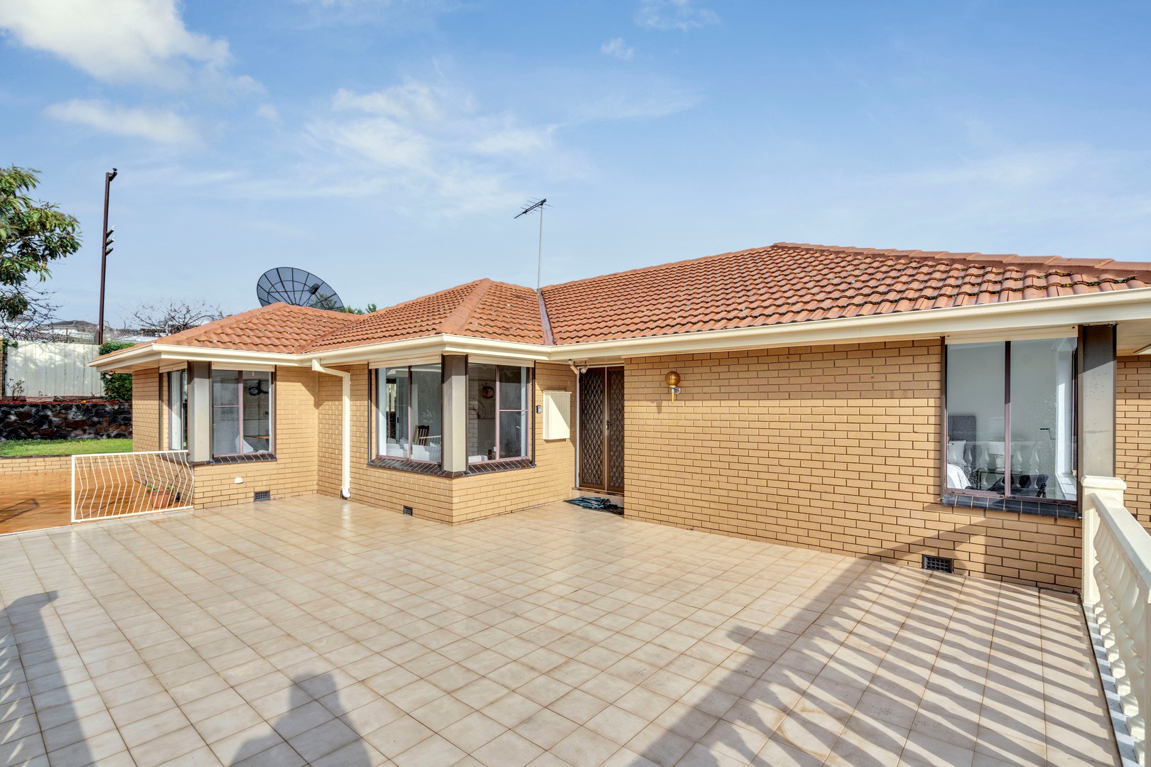 94 Outlook Drive, Glenroy, VIC 3046 - Thumbnail 2 - 25/07/2025