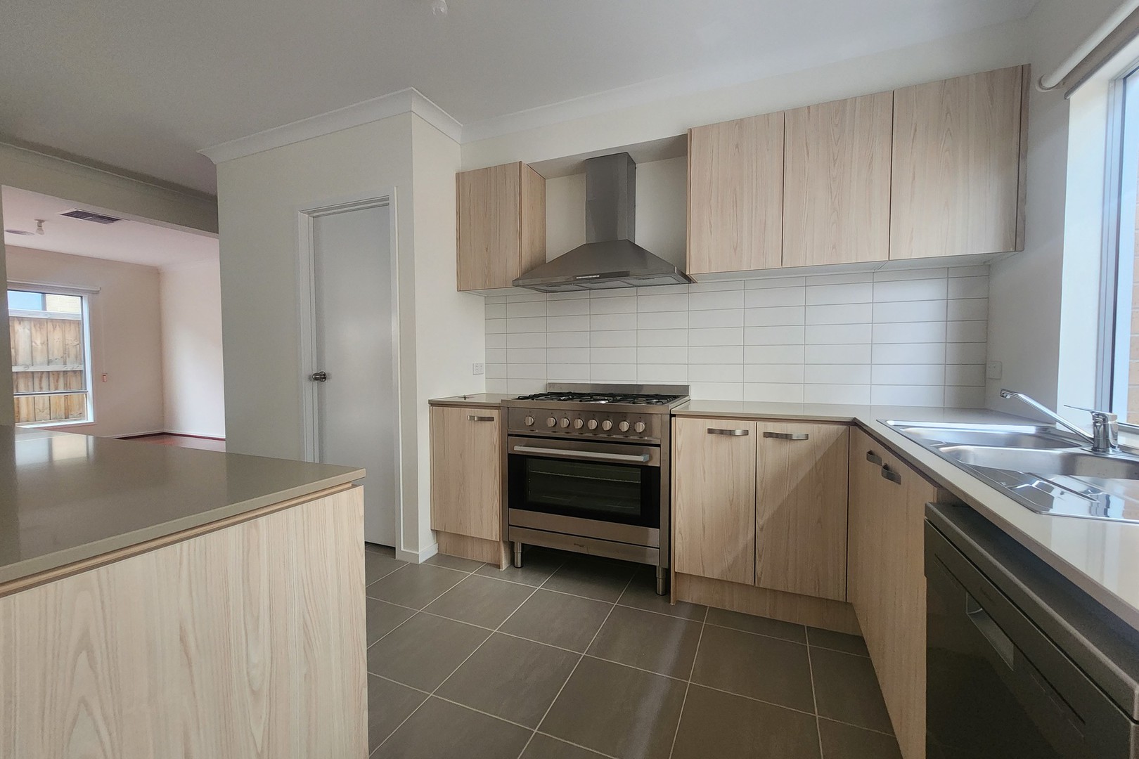 94 Restful Way, Rockbank, VIC 3335, Rockbank - Thumbnail 4