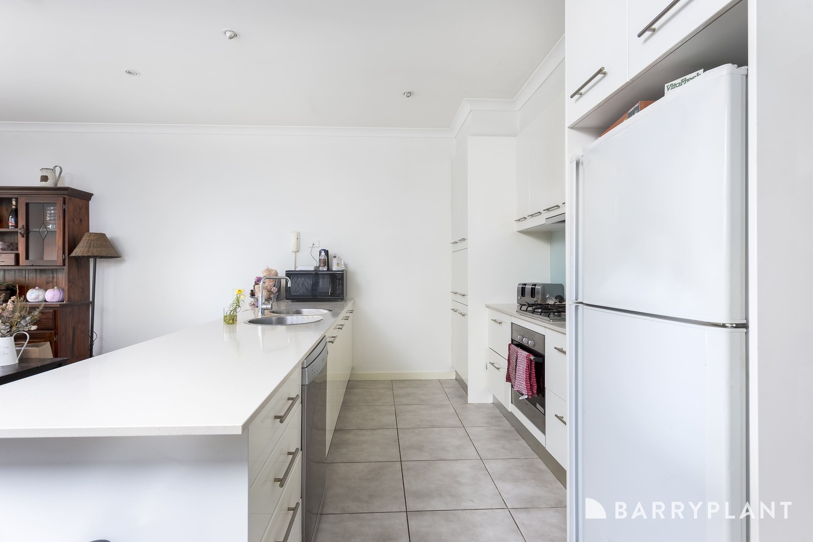94 Signature Boulevard, Sanctuary Lakes, VIC 3030, Point Cook - Thumbnail 3