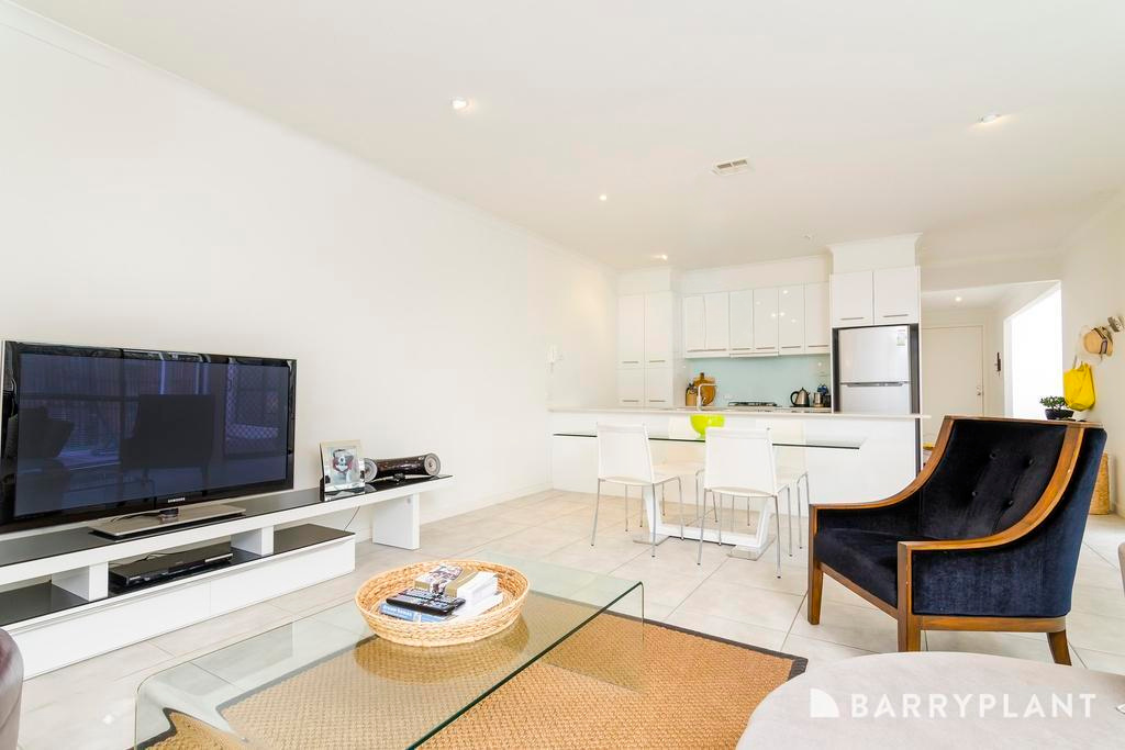 94 Signature Boulevard, Sanctuary Lakes, VIC 3030, Point Cook - Thumbnail 5