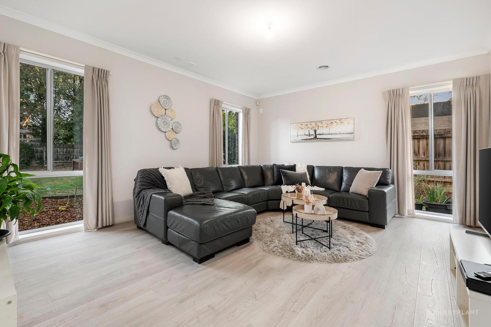 948 Waverley Road, Wheelers Hill, VIC 3150 - Thumbnail 2 - 18/03/2025