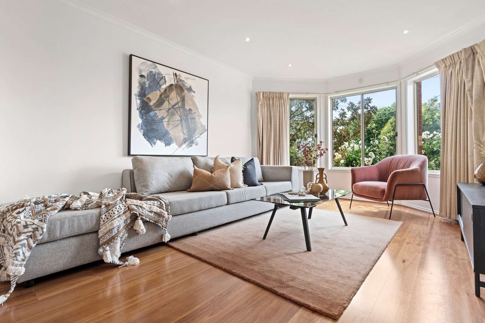 95 Woodlands Avenue, Pascoe Vale South, VIC 3044 - Thumbnail 2 - 07/11/2025